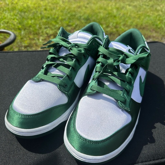 Nike Green and White Women's Sneakers - Picture 2 of 6